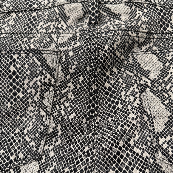 Hudson Nico Mid Rise Super Skinny Snake Pattern  - Black and Gray Size 28 Pants - Picture 8 of 16